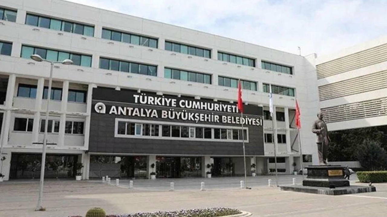 Antalya Büyükşehir Belediyesi'ne operasyon: 27 kişi adliyeye sevk edildi