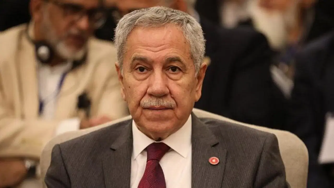 Bülent Arınç'tan 'yeni parti' açıklaması: 'Arkadaşlarımız demokrasi buluşmaları yapıyor'