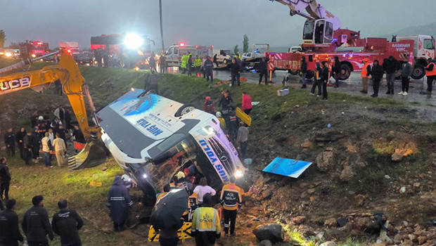 Son dakika... Malatya ve Uşak'ta trafik kazaları... Çok sayıda ölü ve yaralı var