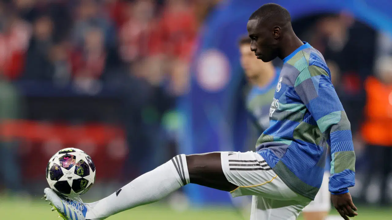 Ferland Mendy'den Real Madrid'e kötü haber!