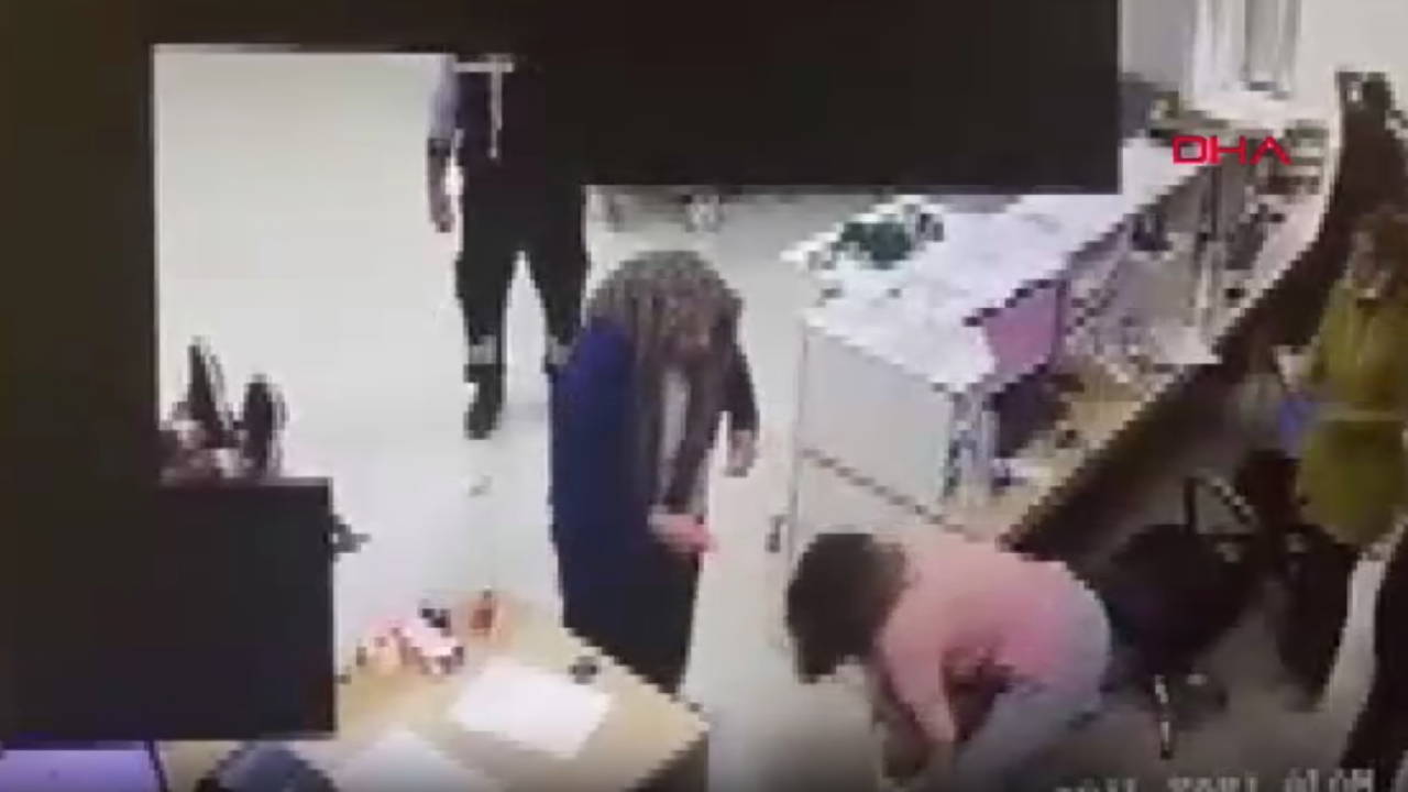 Nefes borusuna şeker kaçan Mina'yı, hemşire Heimlich manevrasıyla kurtardı