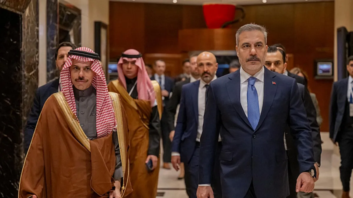Bakan Fidan, Suudi mevkidaşı Prens Faysal ile görüştü