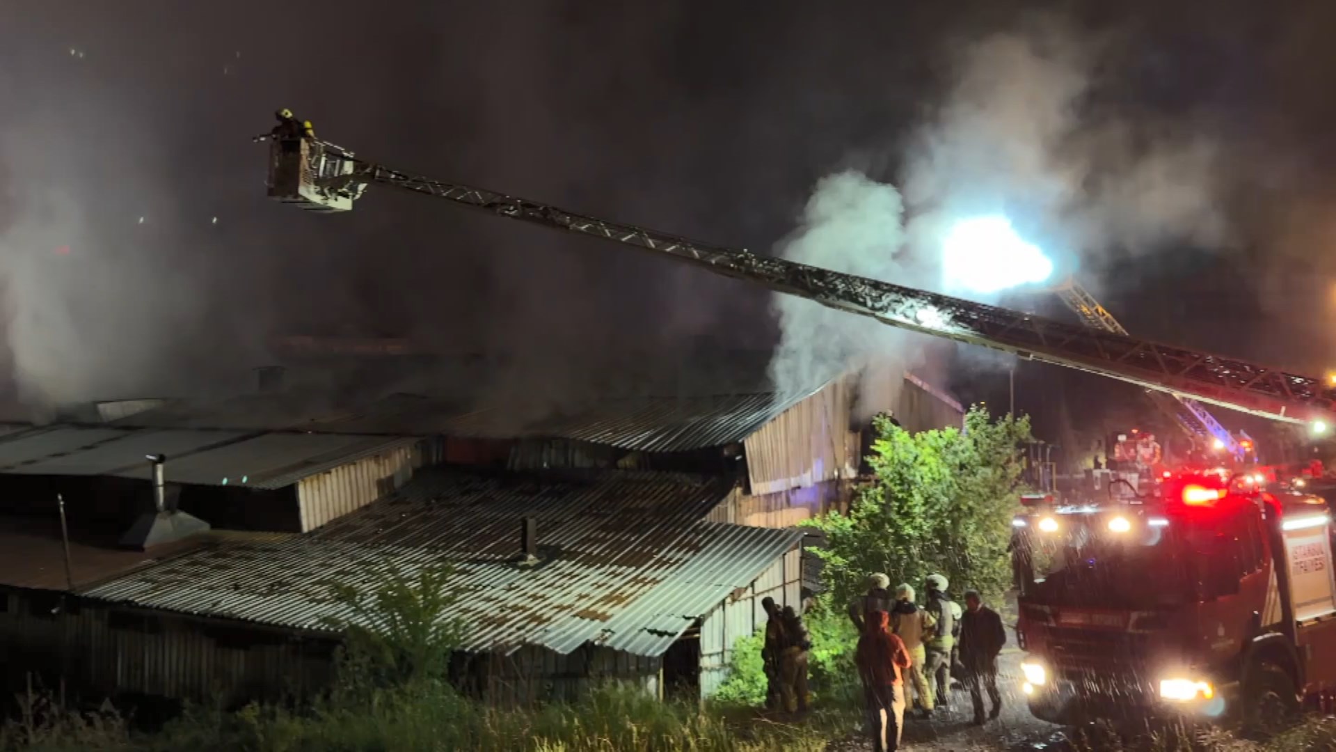 Fabrikada gece yarısı yangın paniği