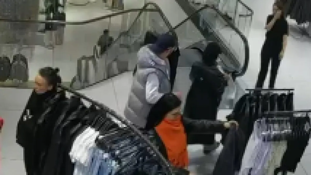 SON DAKİKA... Alışveriş merkezinin kabusu oldular! 2 kadının cep telefonunu çalan şüpheliler böyle yakalandı