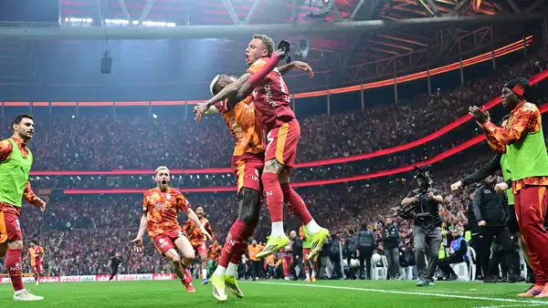 Siyasilerden Galatasaray'a tebrik mesajları