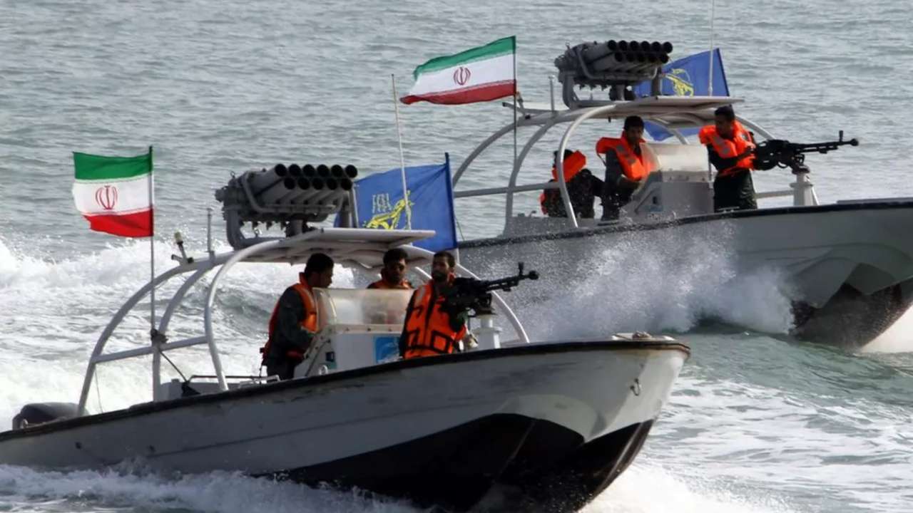 İran medyası duyurdu: Hürmüz Boğazı'nda ticari koridorlar kapatıldı