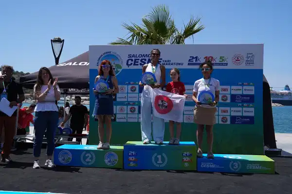 Salomon Çeşme Yarı Maratonu’nda ödüller sahiplerini buldu