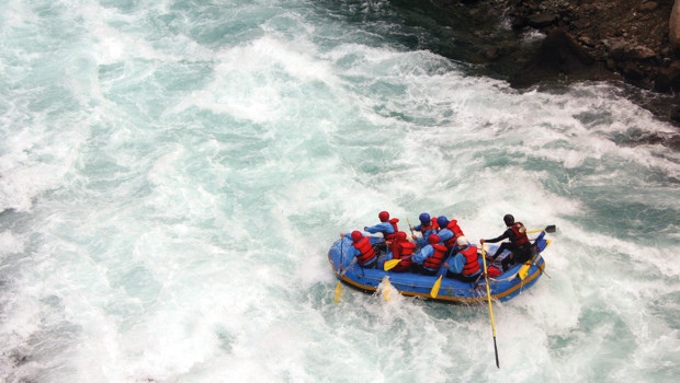DÜZCE’de Melen Çayı ’nda önceki gün akşam saatlerinde rafting turuna katılan Cansu Engin Çamur ’un (35) da bulunduğu 7 kişili