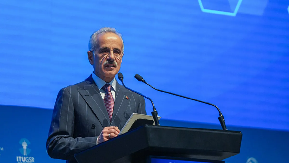 Ulaştırma ve Altyapı Bakanı Abdulkadir Uraloğlu, Bilgi Teknolojileri ve İletişim Kurumu (BTK) ev sahipliğinde yapılan