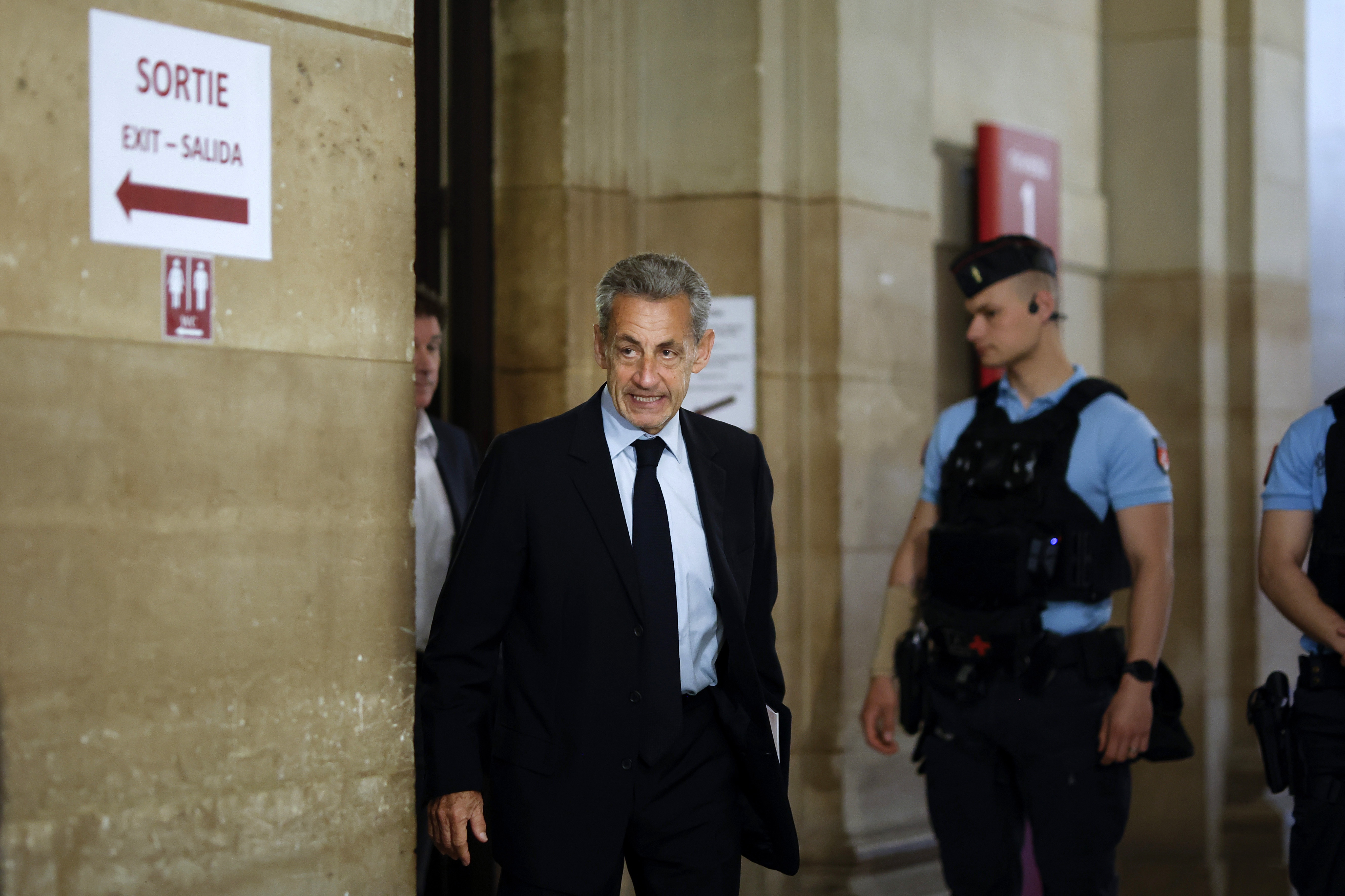 Fransa'nın eski Cumhurbaşkanı Sarkozy hakkında 7 yıl hapis talep edildi.