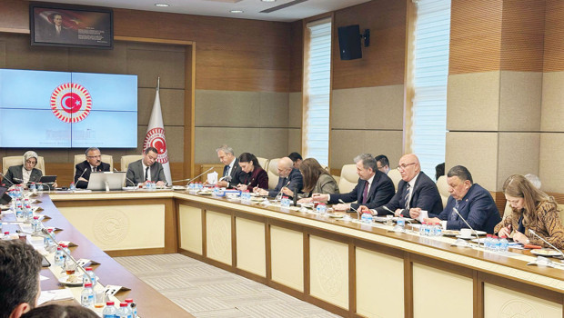 T BMM Kahramanmaraş ve Şanlıurfa Silahlı Okul Saldırıları Araştırma Komisyonu üyeleri, “bireysel silahlanma” çıkışları ile di
