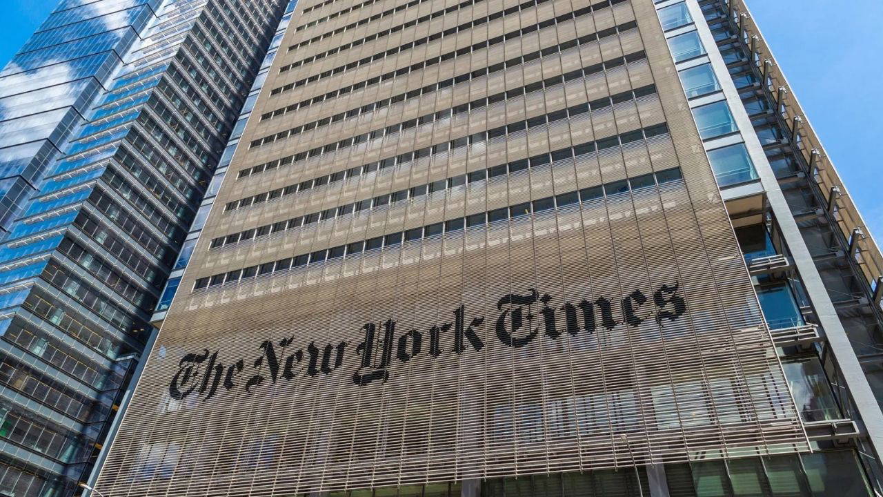 Gazetecilik etiği ve yapay zeka arasındaki gerilim tırmanırken, The New York Times radikal bir adım attı.