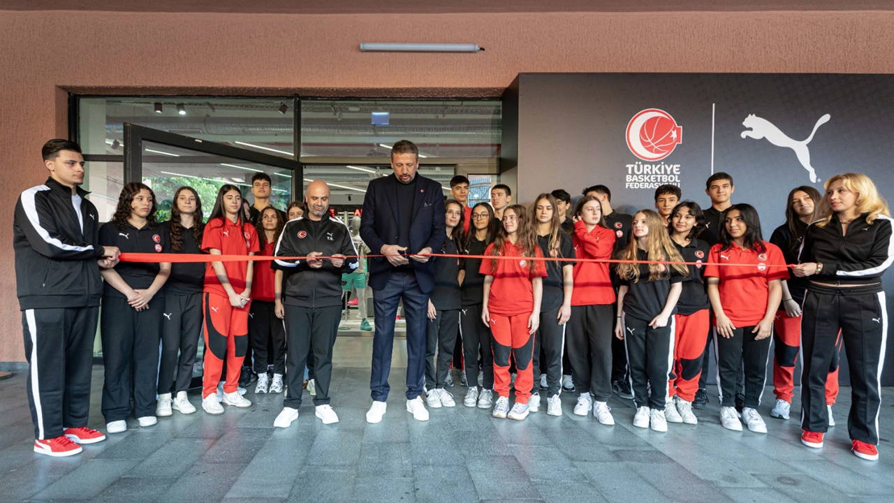 Açılışta konuşan Türkiye Basketbol Federasyonu Başkanı Hidayet Türkoğlu, “PUMA ile uzun yıllardır sürdürülen güçlü iş