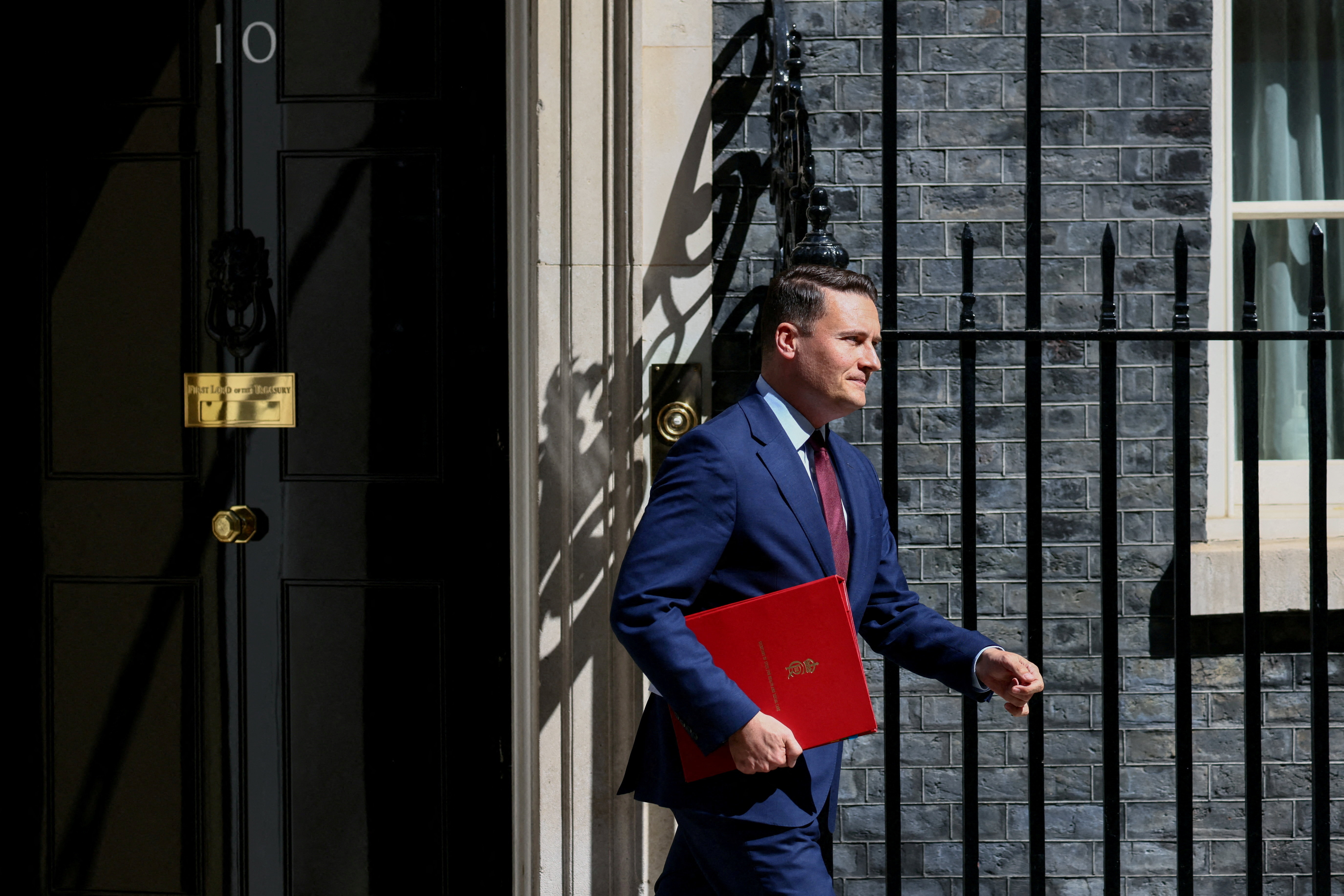 İstifa eden İngiliz Sağlık Bakanı Wes Streeting İngiltere ’de Başbakan Keir Starmer'ın koltuğu sallanıyor.