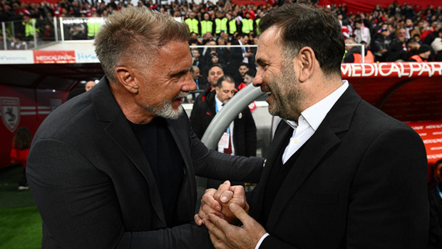 Samsunspor'da Başkanvekili Veysel Bilen, Futbol Direktörü Fuat Çapa, Teknik Direktör Thorsten Fink, futbolcular Rick van