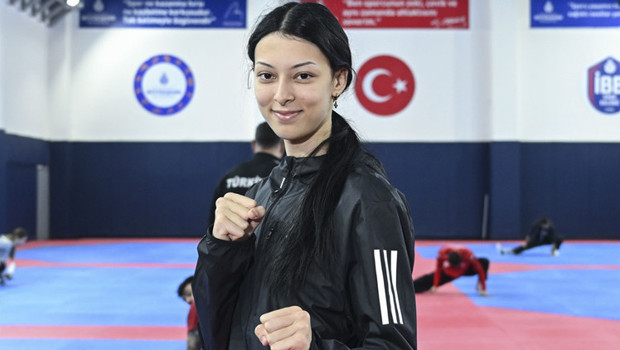 Münih kentindeki BMW Park'ta düzenlenen şampiyonanın dördüncü ve son gününde Elif Sude Akgül, kadınlar 49 kiloda tatamiye çık
