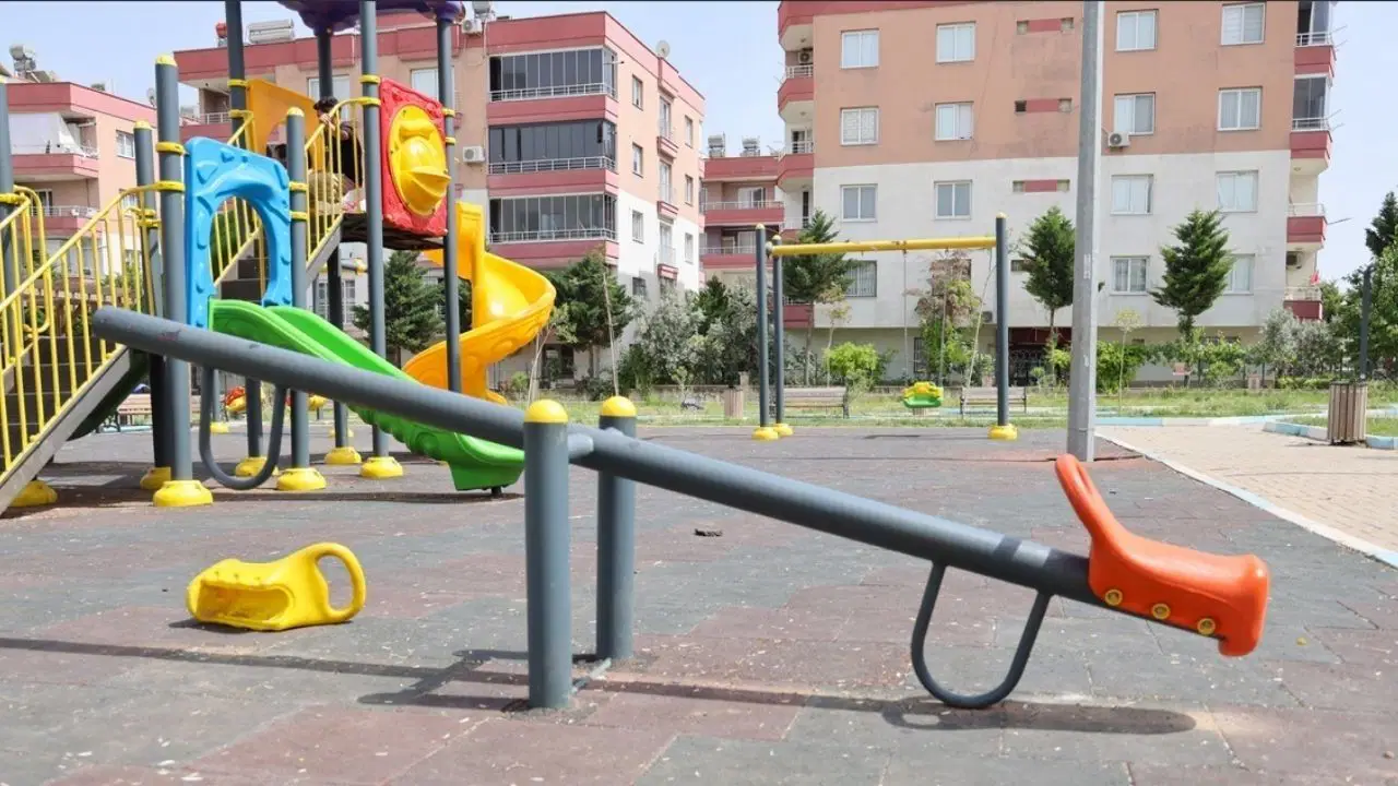 Toroslar Belediyesi, ilçede vatandaşların nefes alabileceği sosyal yaşam alanlarını artırmak amacıyla park yapım, bakım ve