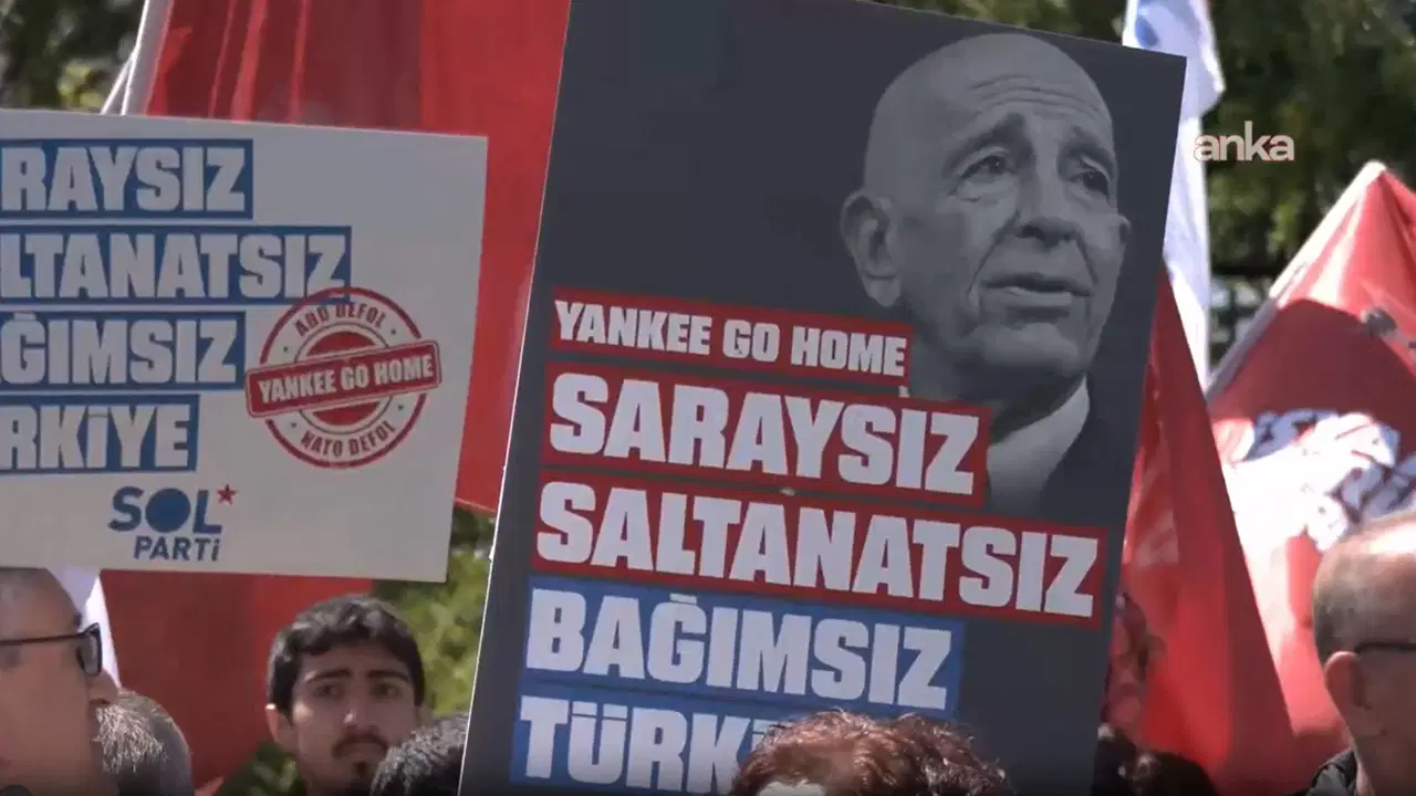 SOL Parti, Ankara'da Armada AVM'nin önünden ABD Büyükelçiliği'ne yürüyerek, Büyükelçisi Tom Barrack'ı protesto etti.