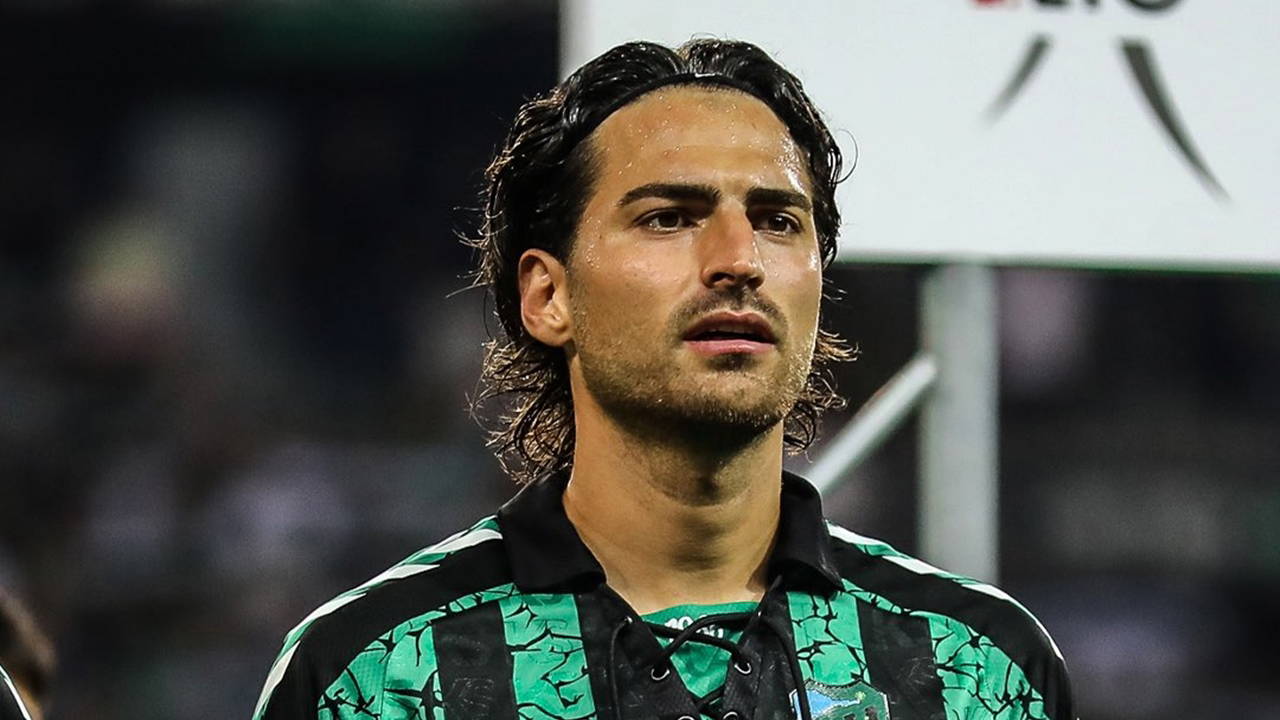 Süper Lig ekiplerinden Kocaelispor, futbolcusu Ahmet Sağat ile olan sözleşmesini karşılıklı olarak feshettiğini duyurdu.