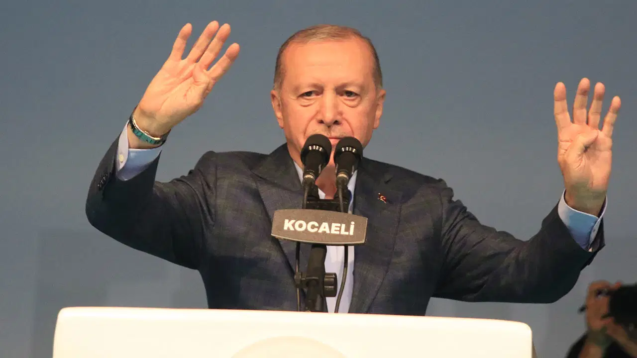 AKP'li Cumhurbaşkanı Recep Tayyip Erdoğan, partisinin Gençlik Kolları tarafından Turka Kocaeli Stadyumu'nda düzenlenen ‘Bir G