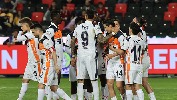 Göztepe tarihi fırsatı tepti, Başakşehir Avrupa için beklemeye geçti!