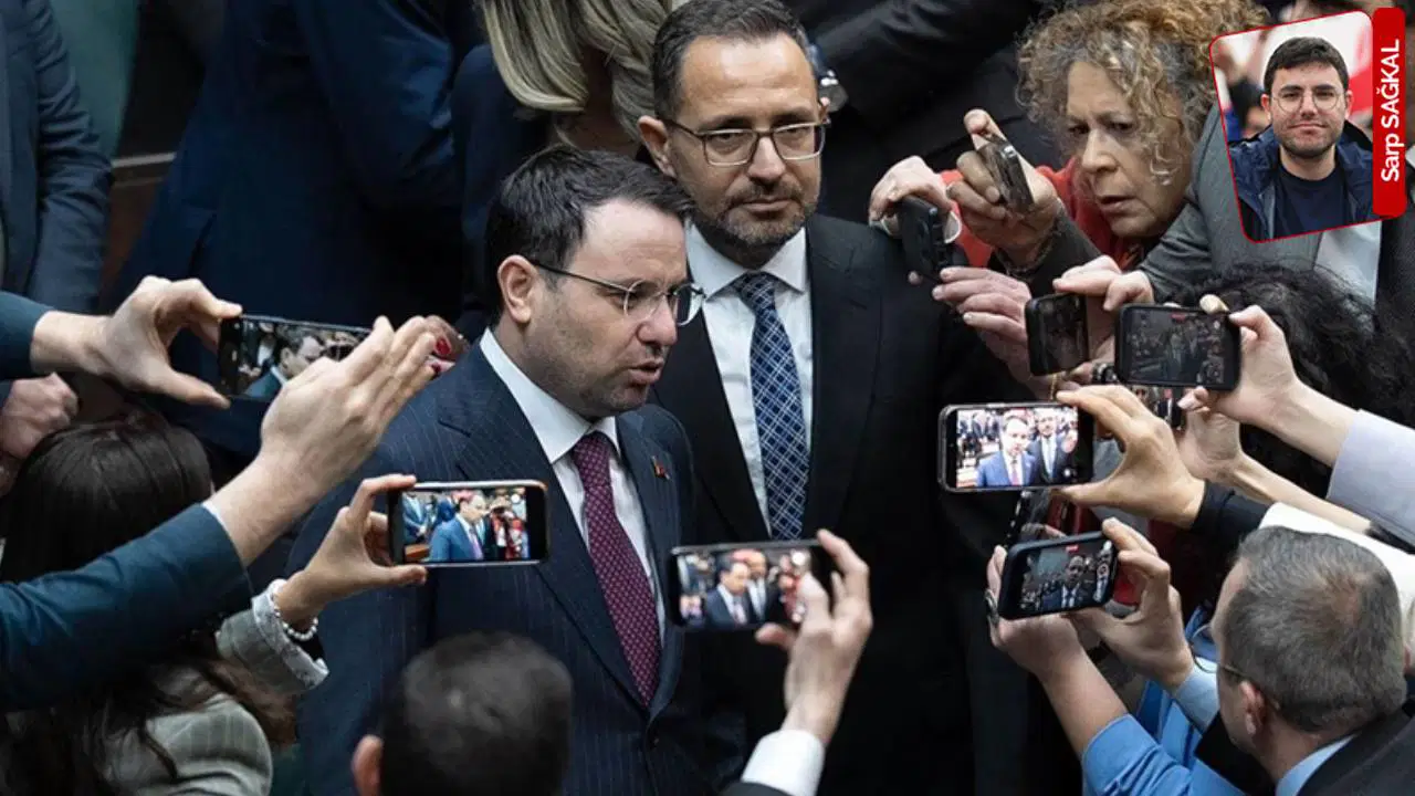 TBMM Genel Kurulu’nun 11 Şubat’taki gergin oturumunda AKP’li milletvekillerinin oluşturduğu çemberin içinde yemin ederek