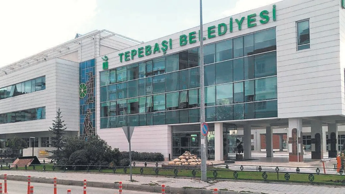 Eskişehir 'de, 60 kişinin gözaltına alındığı ve 25'inin tutuklandığı CHP'li Tepebaşı Belediyesi'ne yönelik operasyonla ilgili