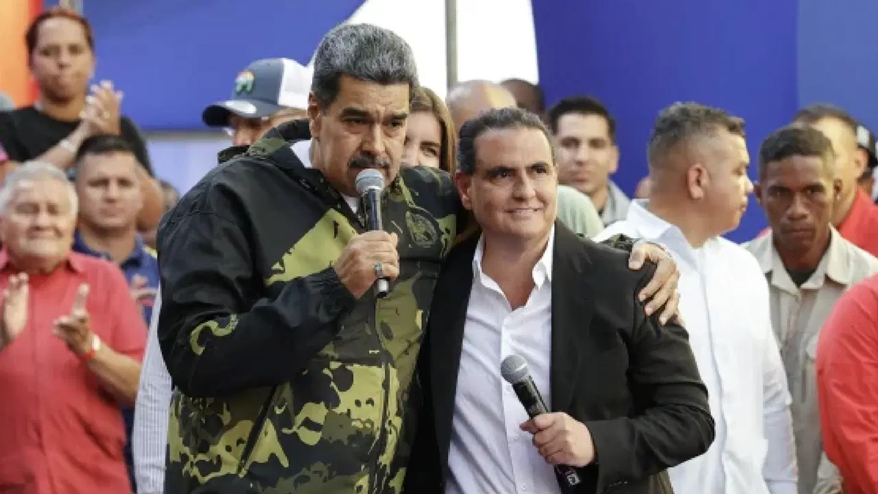 Venezuela makamları Cumartesi günü yaptıkları açıklamada, eski Sanayi Bakanı Alex Saab ’ın ABD’ye teslim edildiğini duyurdu.