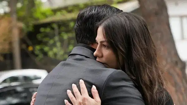 Başrollerinde Çağatay Ulusoy ve Demet Özdemir’in yer aldığı Kanal D ekranlarının sevilen dizisi Eşref Rüya 2.