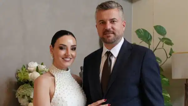 Sanat ve siyaset dünyasını bir araya getiren sürpriz bir evlilik adımı haberi geldi.