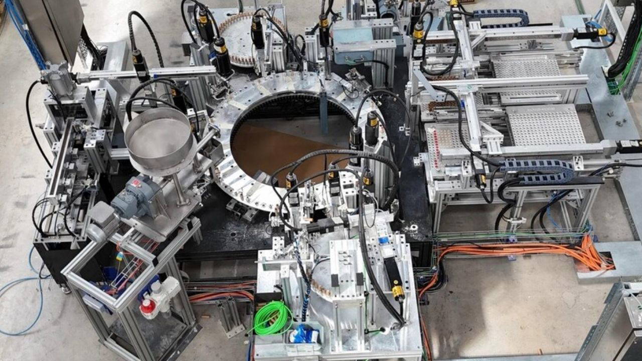 Intecro Robotics'ten yapılan açıklamaya göre, şirket ve grup iştiraki MetalWorm , uzay aracı üretimine yönelik ileri üretim t