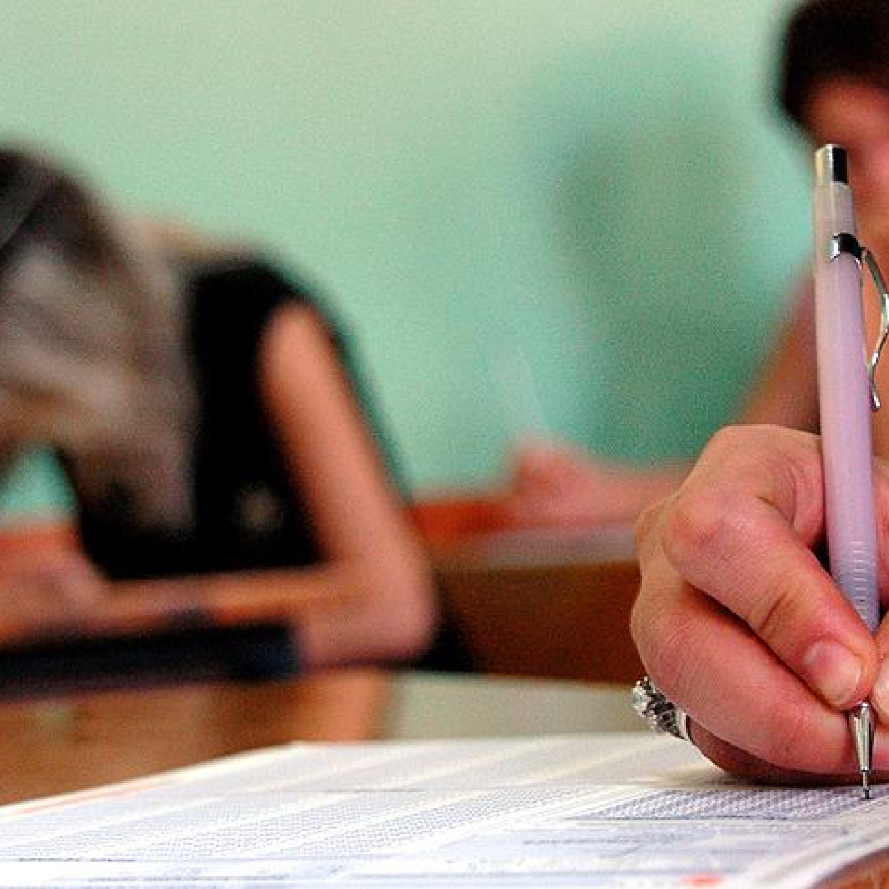 KPSS’ye hazırlanan çok sayıda aday, başvuru süreçleri ve sınav tarihlerine dair ayrıntıları yakından takip ediyor.