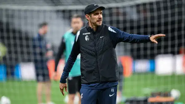 UEFA Avrupa Ligi finalinde yarın İngiliz ekibi Aston Villa 'yla karşılaşacak Almanya temsilcisi Freiburg 'da teknik direktör 