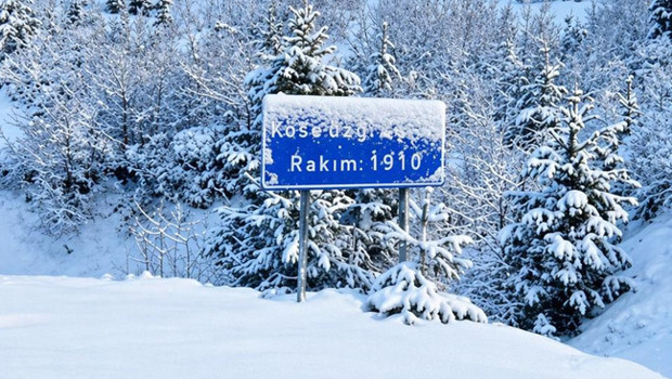 Nisan’da kar esareti: Köse Dağı geçidi karla kaplandı