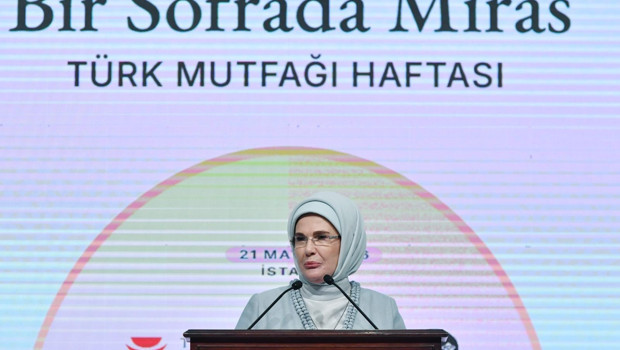 Cumhurbaşkanı Recep Tayyip Erdoğan’ın eşi Emine Erdoğan, Türk Mutfağı Haftası etkinlikleri kapsamında düzenlenen ‘Bir Sofrada