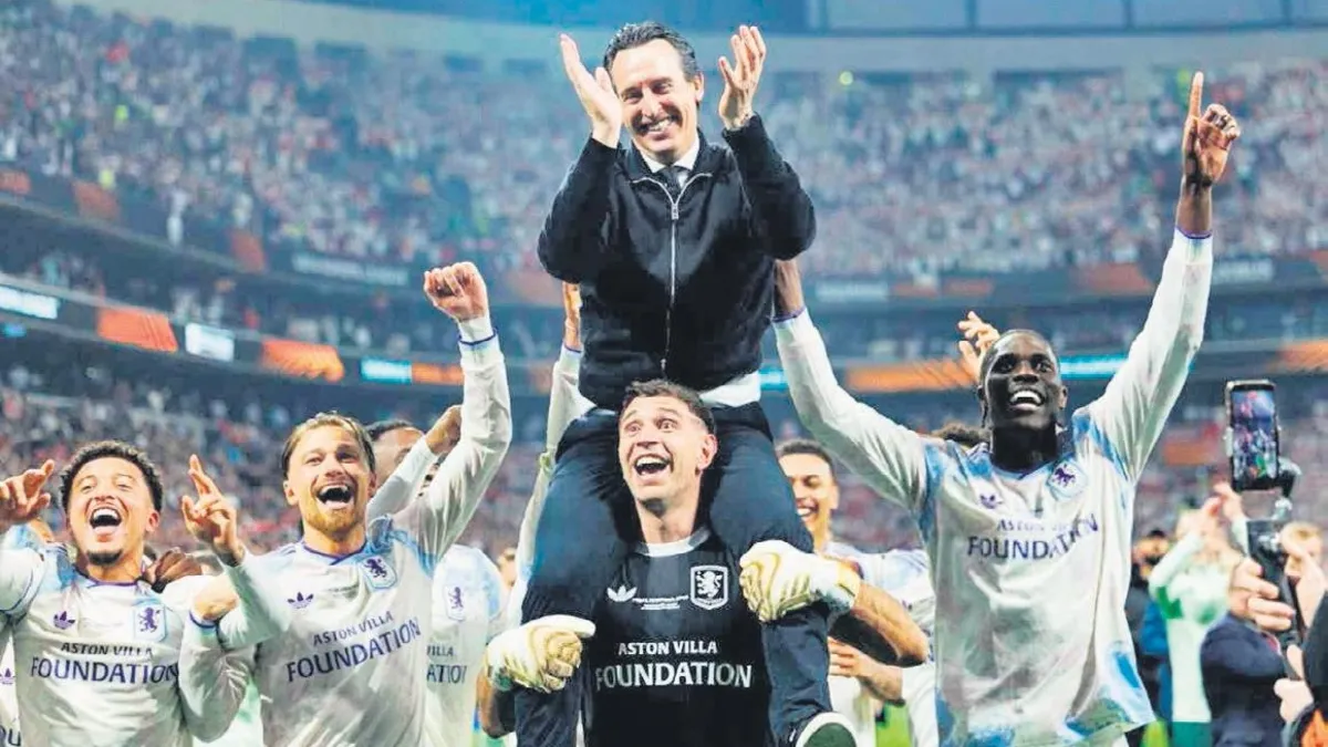İstanbul'un ev sahipliğinde Freiburg'u 3-0 deviren Aston Villa , 44 yıllık kupa hasretini bitirerek tarihinde ilk kez Avrupa 