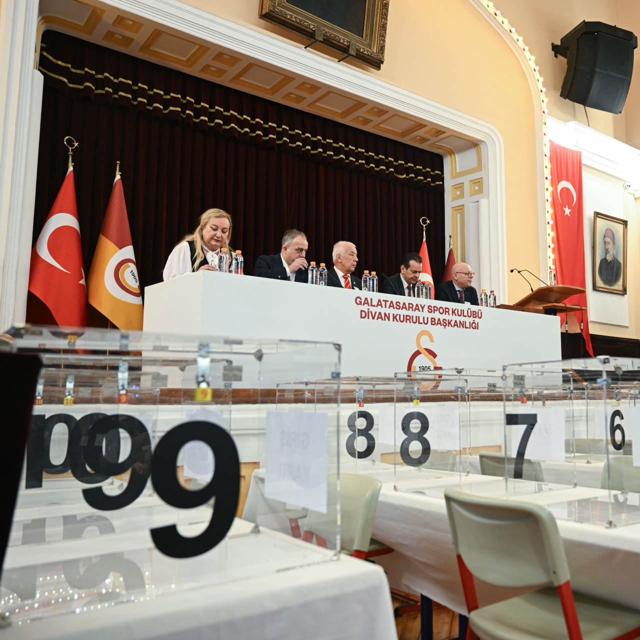 Sarı-kırmızılı kulübün 105.
