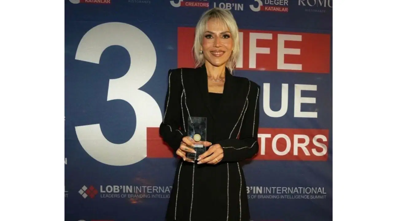'3. Hayata Değer Katanlar Zirvesi ve Ödül Töreni' İstanbul'da düzenlendi. İstanbul’daki Romu Restorante’de gerçekleştirilen