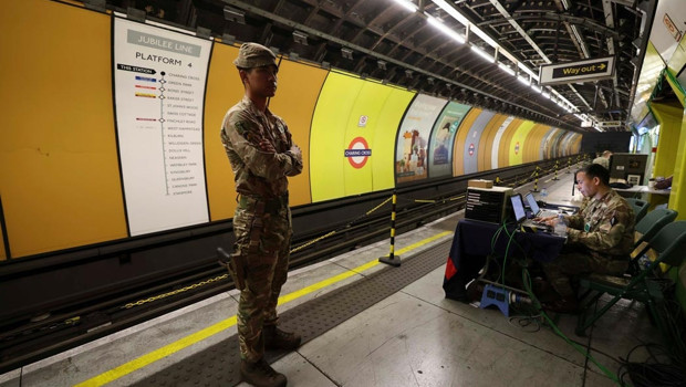 Londra’da yer altında NATO tatbikatı: Metro istasyonu askeri karargaha dönüştürüldü