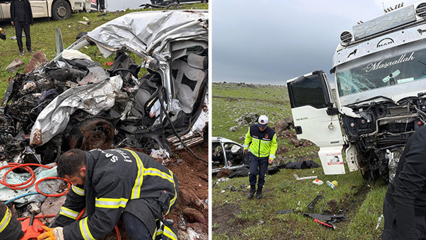TIR ile hafif ticari araç çarpıştı: 2 ölü, 1 yaralı