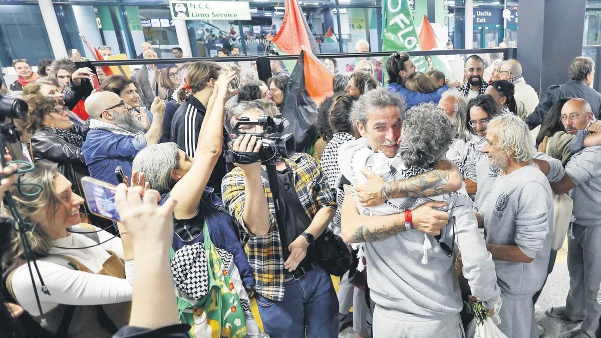 İsrail'in uluslararası sularda hukuka aykırı şekilde saldırdığı Küresel Sumud Filosu 'nda yer alan bazı aktivistler,