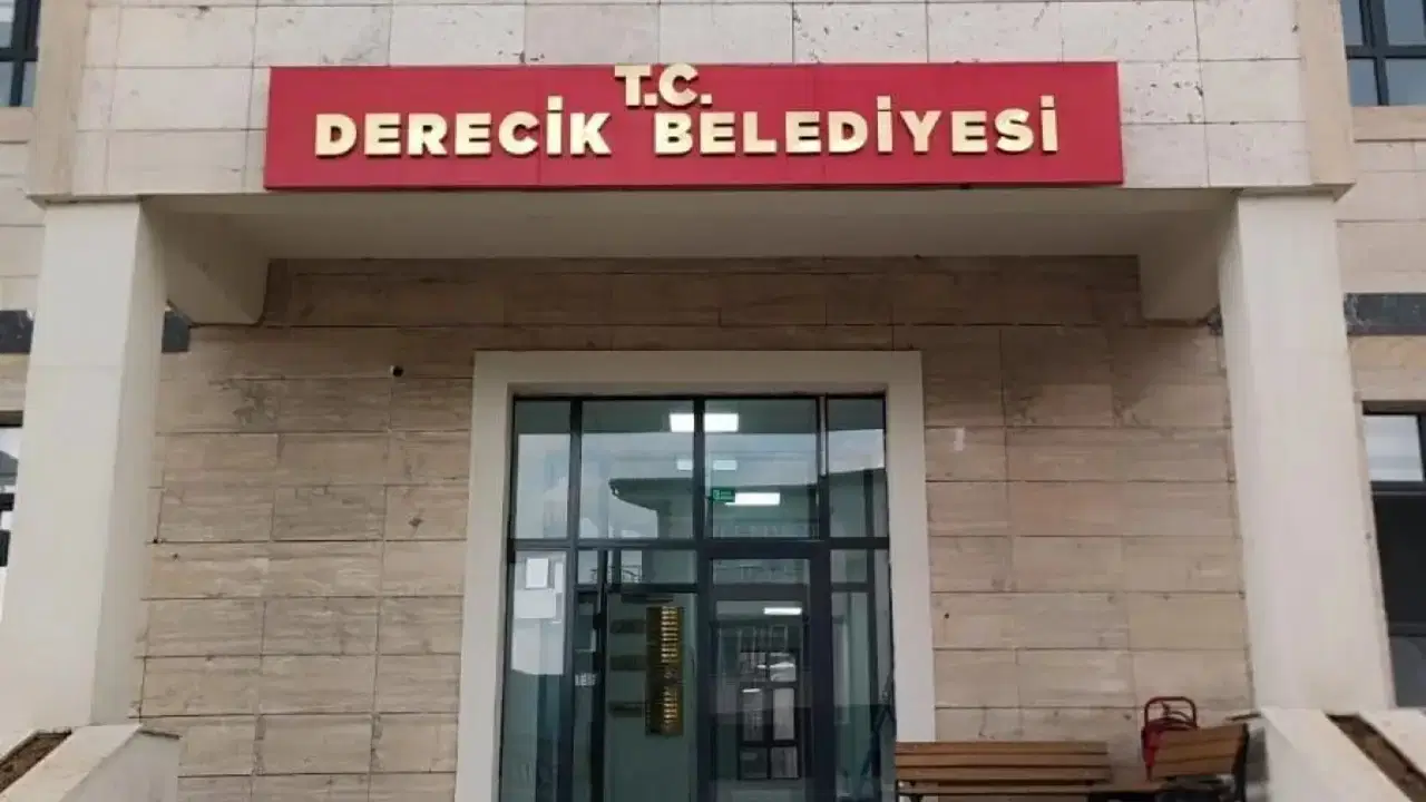 Hakkari'de, Derecik Belediye Başkanı Hasan Dinç hakkındaki hapis cezası ve buna bağlı olarak kamu haklarından yoksun