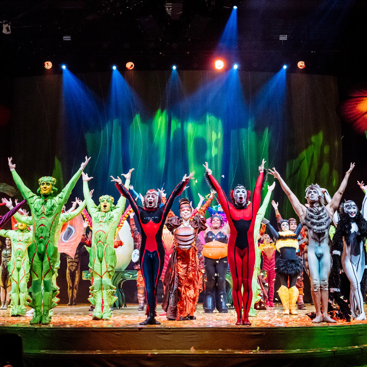 Dünya sahne sanatlarının en prestijli topluluklarından Cirque du Soleil, 10 yıl aradan sonra OVO gösterisiyle dün akşam ilk k