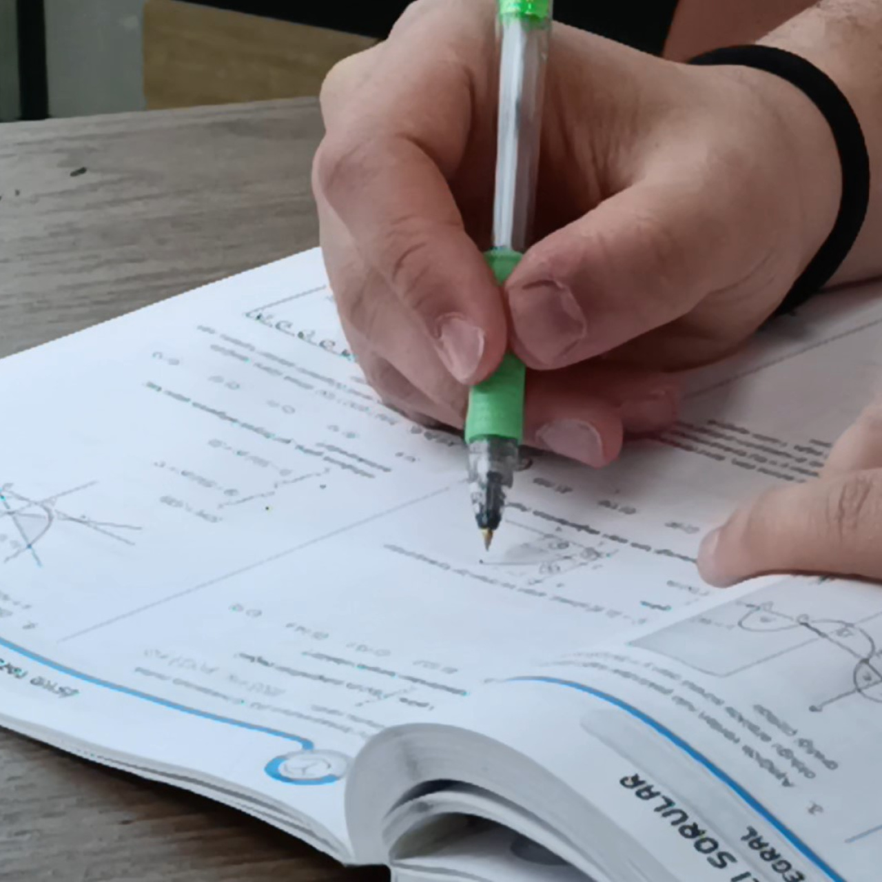 Dokuz günlük bayram tatilinin başlamasıyla beraber sınava hazırlanan öğrenciler açısından verimli değerlendirilmesi gereken
