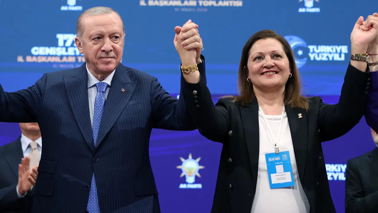 CHP'den Afyonkarahisar Belediye Başkanı seçilen, 12 Mayıs'ta ise AKP'ye geçen Burcu Köksal yandaş sabah Gazetesi'ne açıklamal