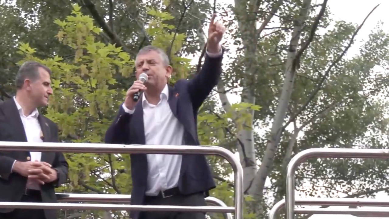 Yürüyüş engellenmişti... Yurttaşlara seslenen CHP Genel Başkanı Özel: 'CHP'yi üçüncü sefer açmak için ben var gücümle çalışacağım'