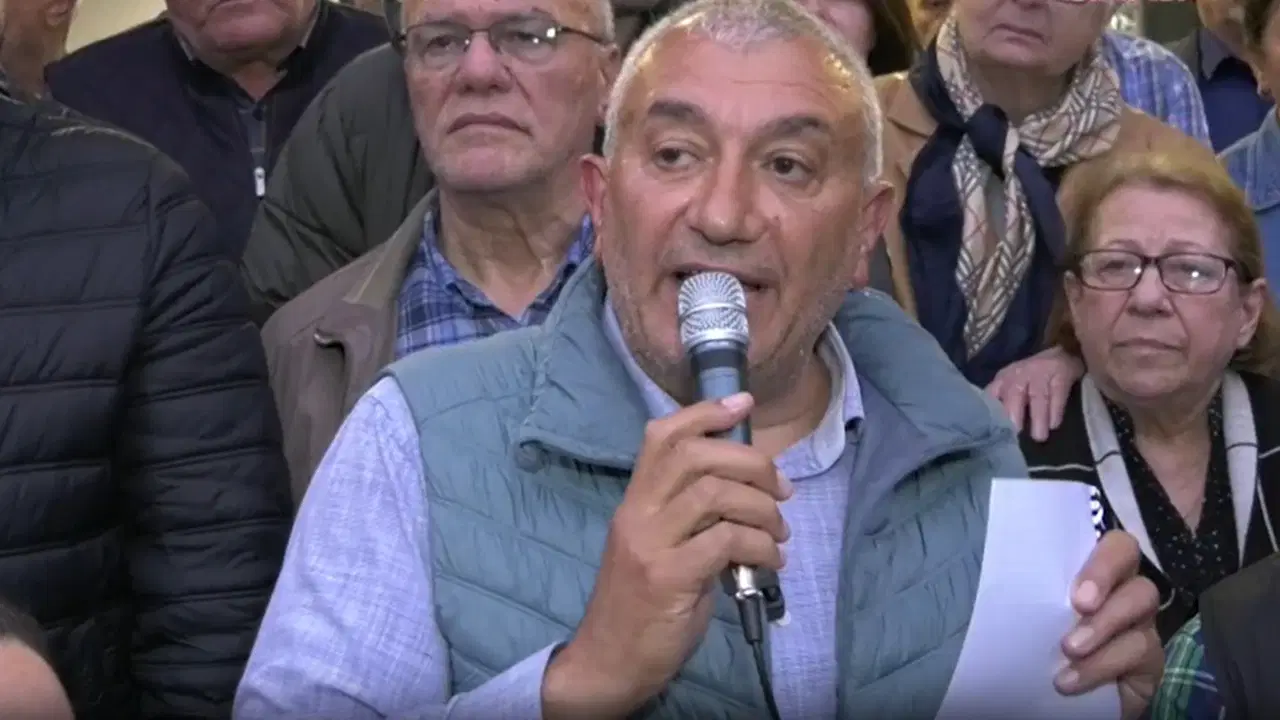Rize'de CHP'li Fındıklı Belediye Başkanı Ercümen Çervatoğlu, ilçede partisine mensup ilçe yöneticileri ve belediye meclisi üy