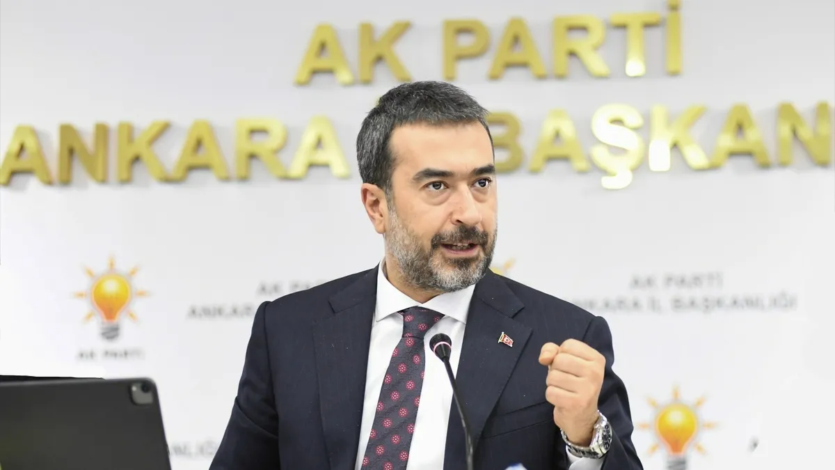 Yaptığı yazılı açıklamada CHP lideri Özgür Özel 'i ve parti politikasını eleştiren Hakan Han Özcan, muhalefetin vizyonsuzlukl