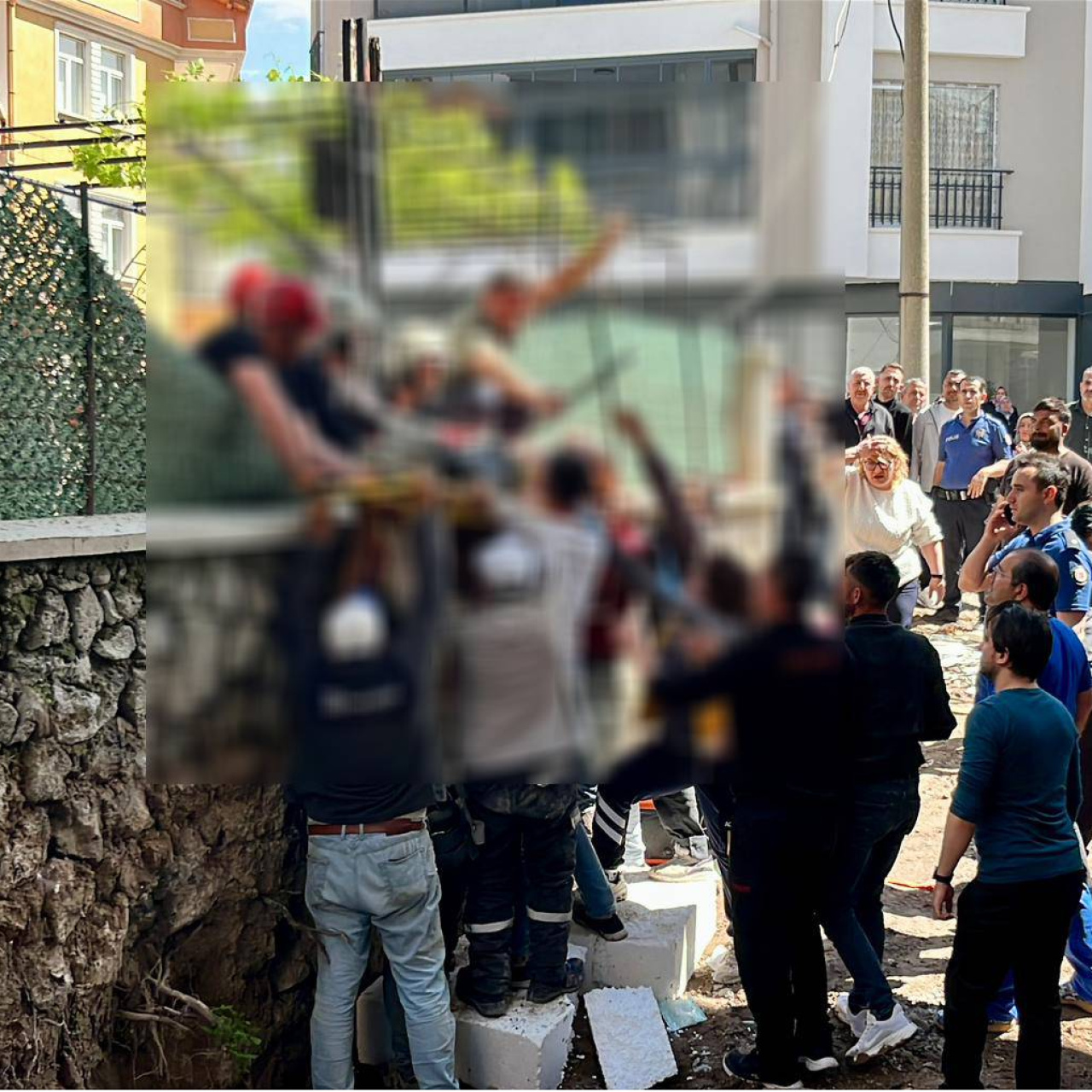 Demirlere saplandı! İşçinin feci sonu