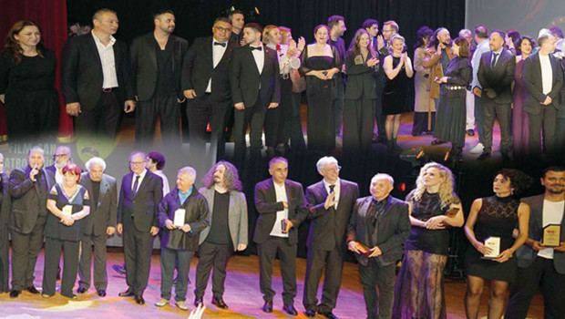 Arzu Yetiş Kocatepe ve Kıvanç Terzioğlu’nun sunduğu törende tiyatro dünyasının başarılı isim ve yapımları ödüllendirildi.